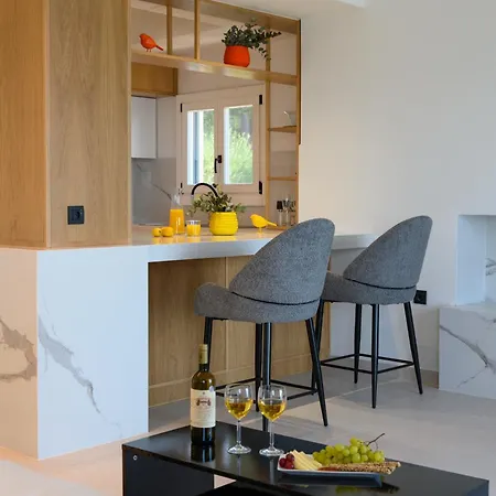 Achillion Bay Tatil Evi *